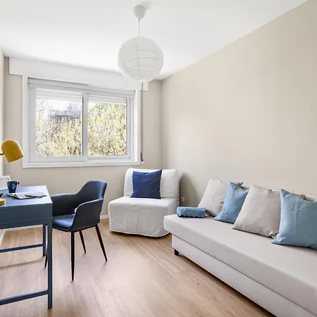Joivy Stunning 2-br Flat With Balcony In Apartment