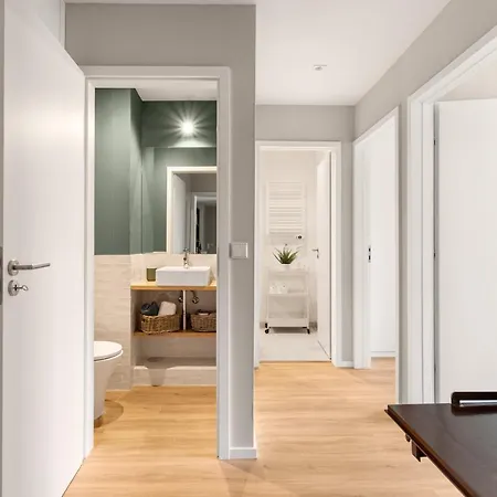 Apartment Joivy Stunning 2-br Flat With Balcony In