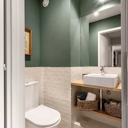 Joivy Stunning 2-br Flat With Balcony In Apartment *