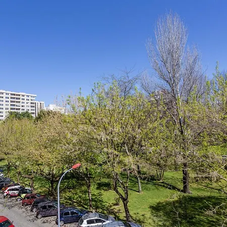Apartment Joivy Stunning 2-br Flat With Balcony In
