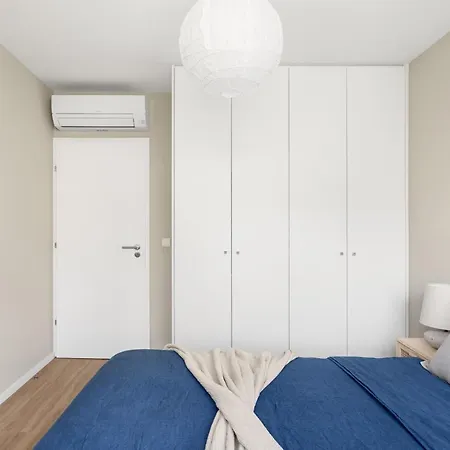Joivy Stunning 2-br Flat With Balcony In *
