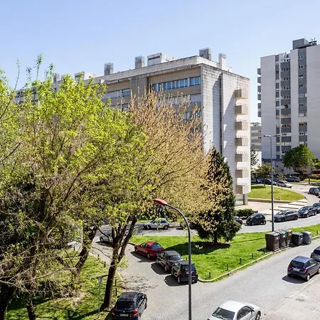 Joivy Stunning 2-br Flat With Balcony In Apartment Porto