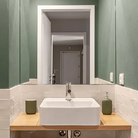 Joivy Stunning 2-br Flat With Balcony In * Porto